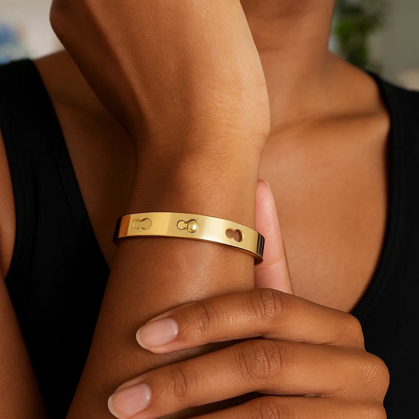 14k Yellow Gold High Polish Keyhole Clasp Bangle (6.00 mm)