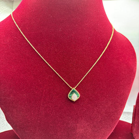 18K gold chain with Malachite and diamond pendant 1